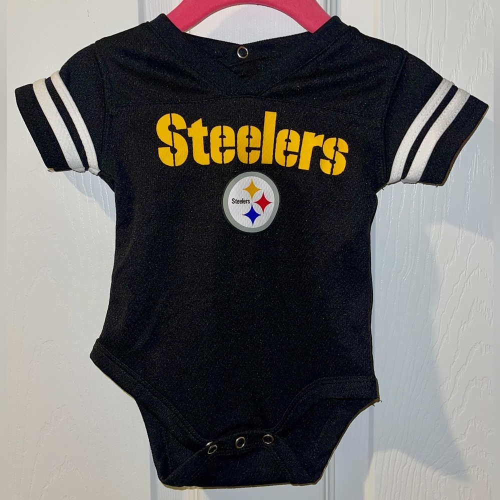 NFL Team Apparel Steelers 3-6 Months onsie black yellow baby football